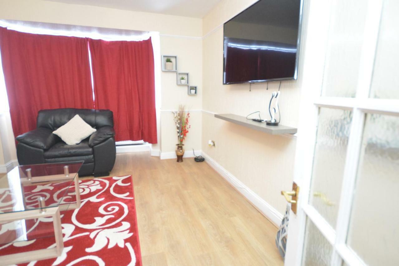 Four Bedroom Townhouse 12 Minutes Walk To Excel Exhibition Centre Vakantiehuis