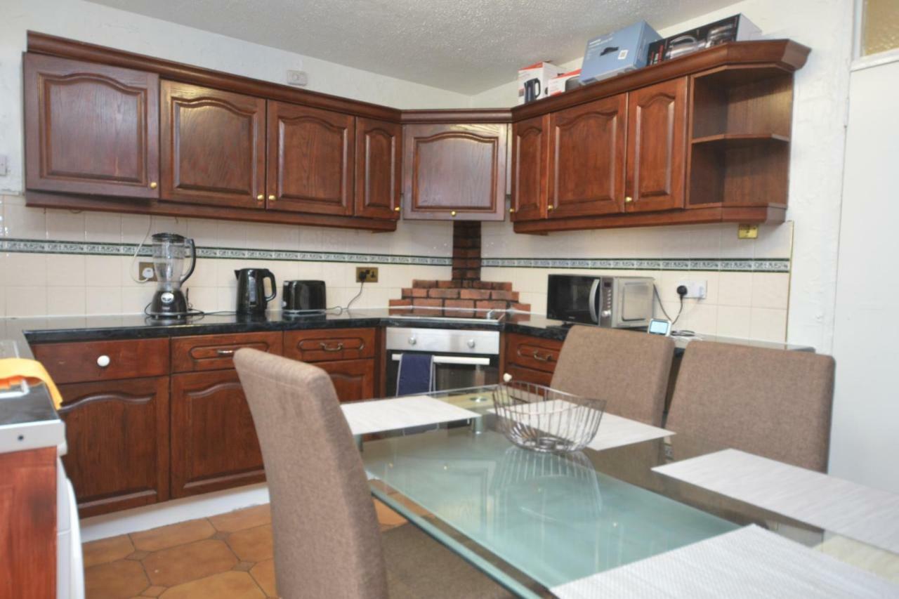 Vakantiehuis Four Bedroom Townhouse 12 Minutes Walk To Excel Exhibition Centre *